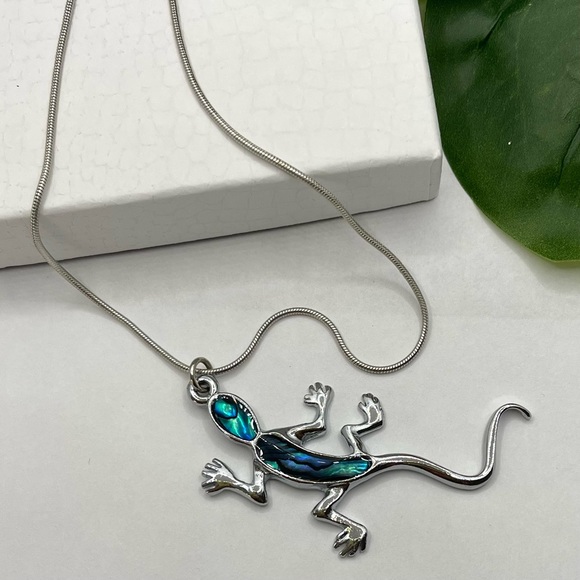 Bleu Chameleon Pendant necklace - Picture 2 of 2